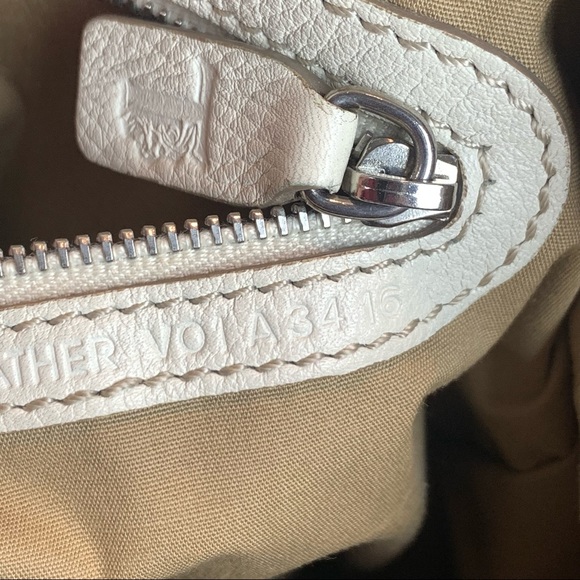 Tod’s White Quilted Pebble Leather Purse - Picture 15 of 16